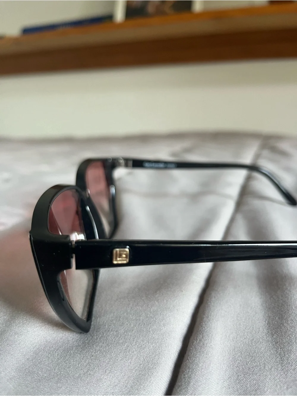 French designerWomen’s Cat-Eye Sunglasses - Black Frame with Pink GradientLenses